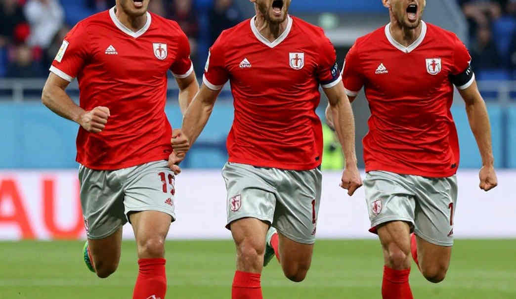 বড় স্টেডিয়ামে নারী ফুটবল: শূন্য ক্যাথেড্রালের হুমকি ও আশার গান